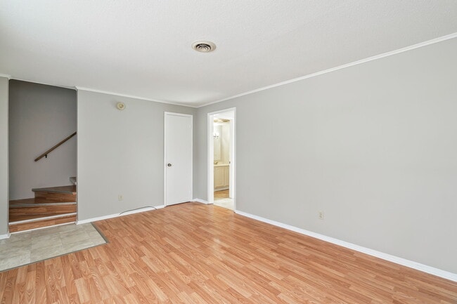 Building Photo - 302 Wakefield Rd