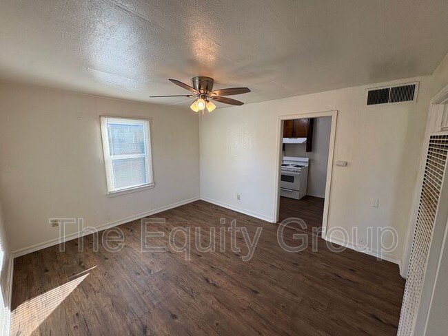 Foto del edificio - 719 S Church St