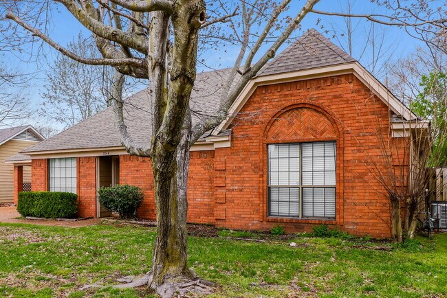 Foto del edificio - 7644 Valley Glen Dr