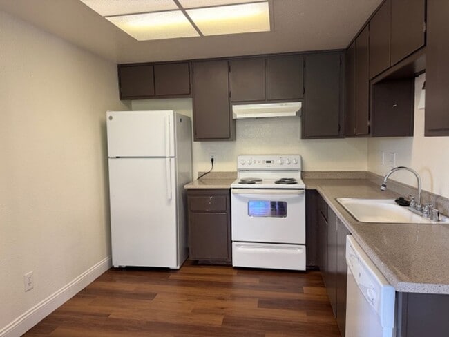 Building Photo - 77-79 West Clover St