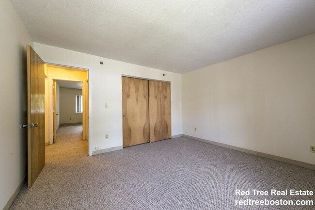 Foto del edificio - 148 N Beacon St