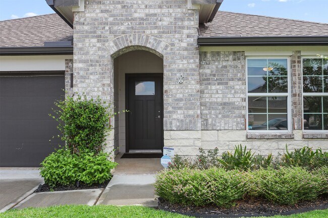 Building Photo - 2612 Golden Palms Ln