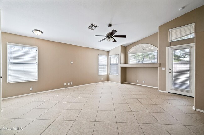 Foto del edificio - 7658 E Obispo Ave