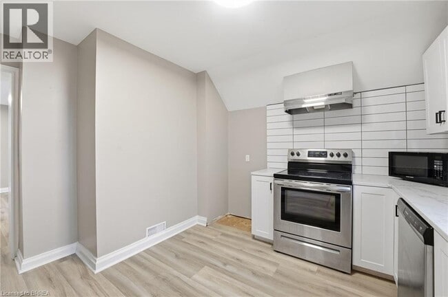 Building Photo - 43 Richardson St