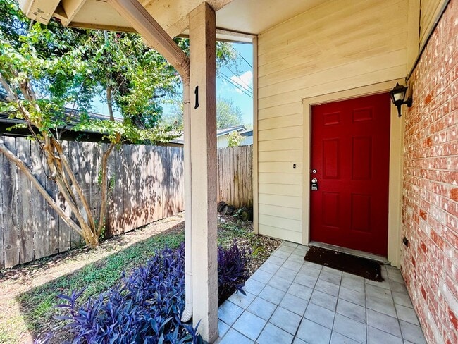Foto del edificio - 3801 Manchaca Rd #1 78704 | 1 bed 1 bath $...