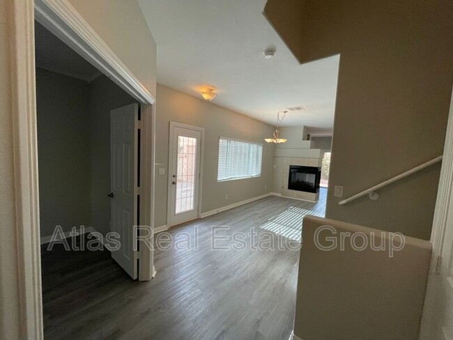 Foto del edificio - 8900 Sparkling Creek Ave