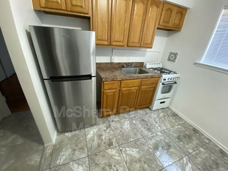 Primary Photo - 7613 Whitaker Ave