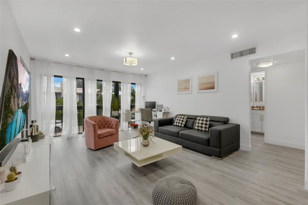 Foto principal - 5495 NE 25th Ave