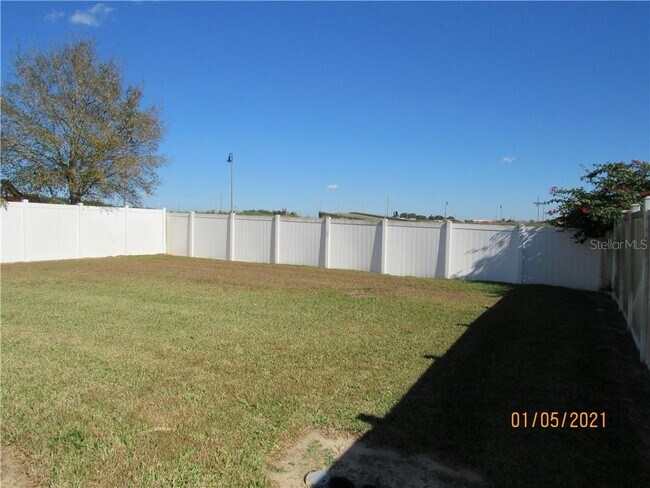 Building Photo - 415 Madina Cir