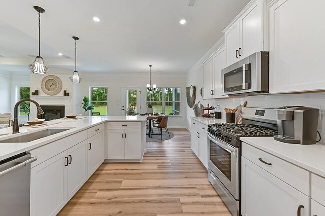 Building Photo - 256 Verbena Dr