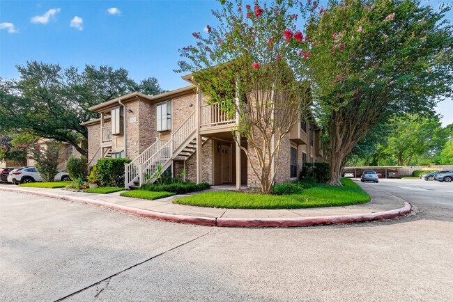 Building Photo - 1311 Antoine Dr