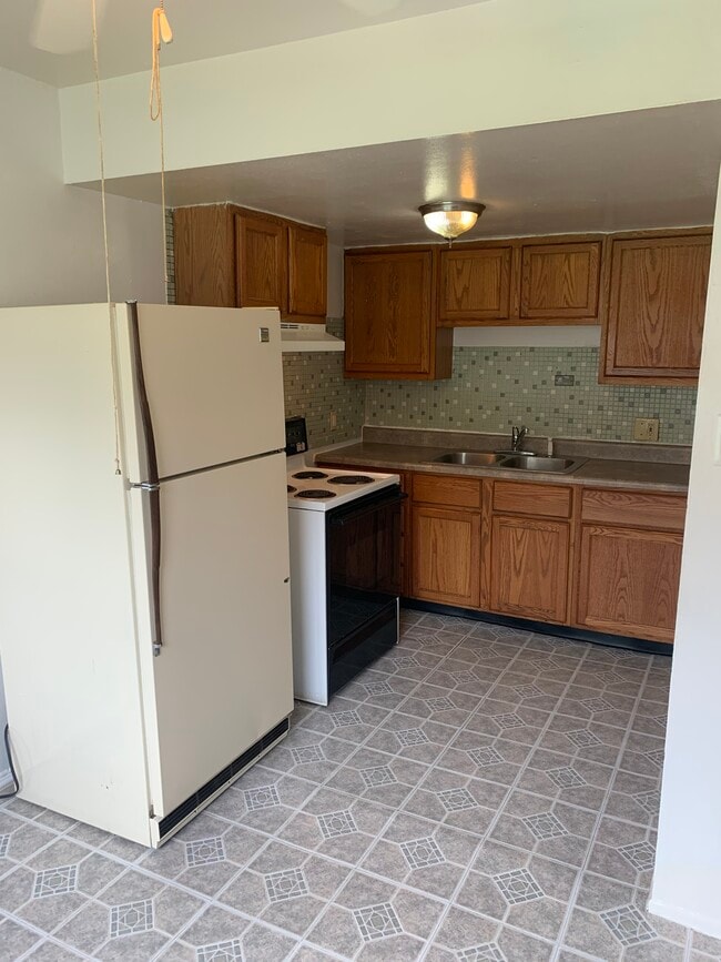 kitchen - 3528 Glentown Ln