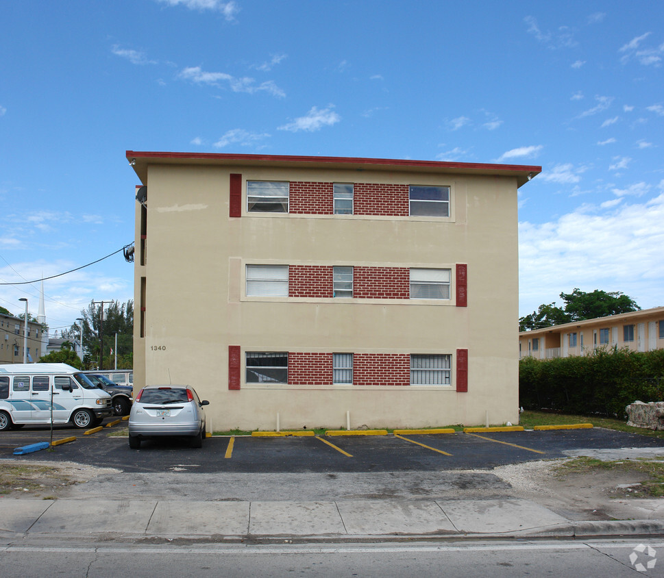 Building Photo - 1340 NW 22nd Ave