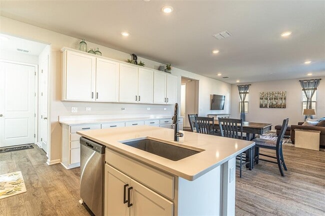 Building Photo - 1123 Sugarwood St