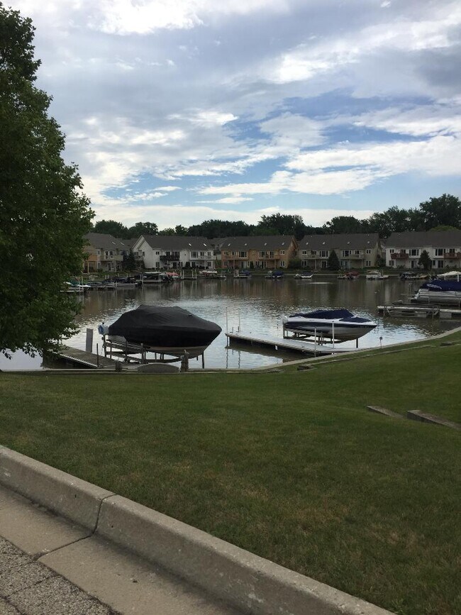 Building Photo - 39857 N Long Dr