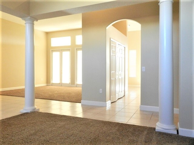 Foto del edificio - 1034 Spinning Wheel Drive