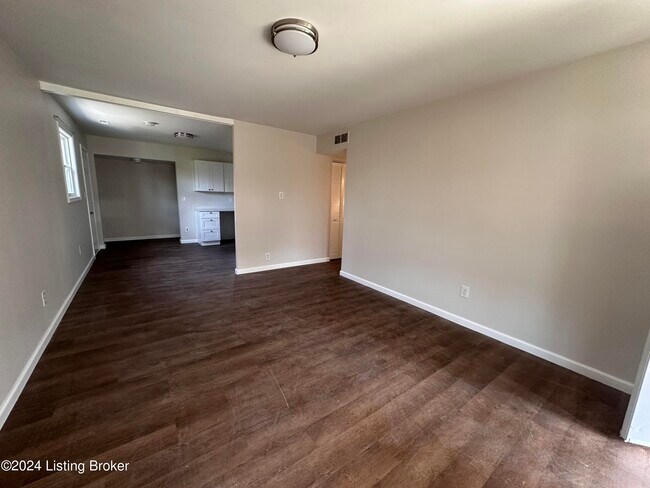 Building Photo - 403 Glengarry Dr