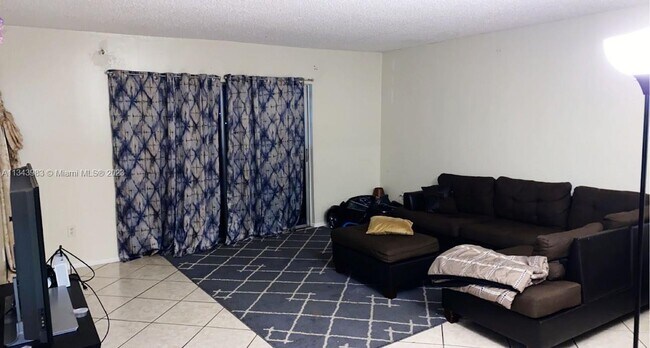 Foto del edificio - 4848 NW 24th Ct