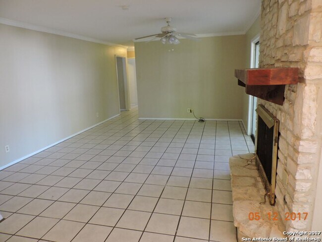Building Photo - Charming one story in Rolling ridge subdiv...