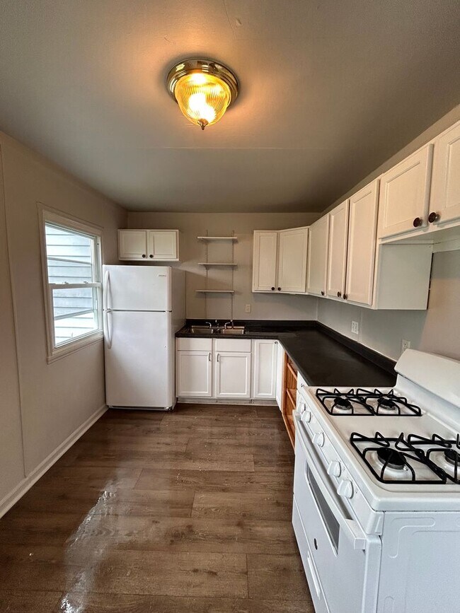 Building Photo - 4505 S Park Dr