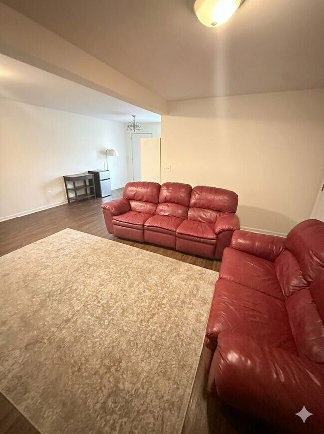 Foto del edificio - Spacious & Stylish 3BR/3BA Minutes from Downtown Athens