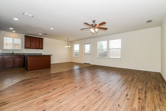 Building Photo - 1449 Vernon Dr