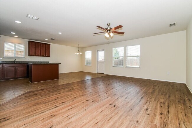 Building Photo - 1449 Vernon Dr