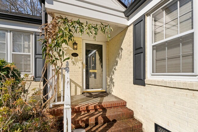 Building Photo - 221 W Avondale Dr