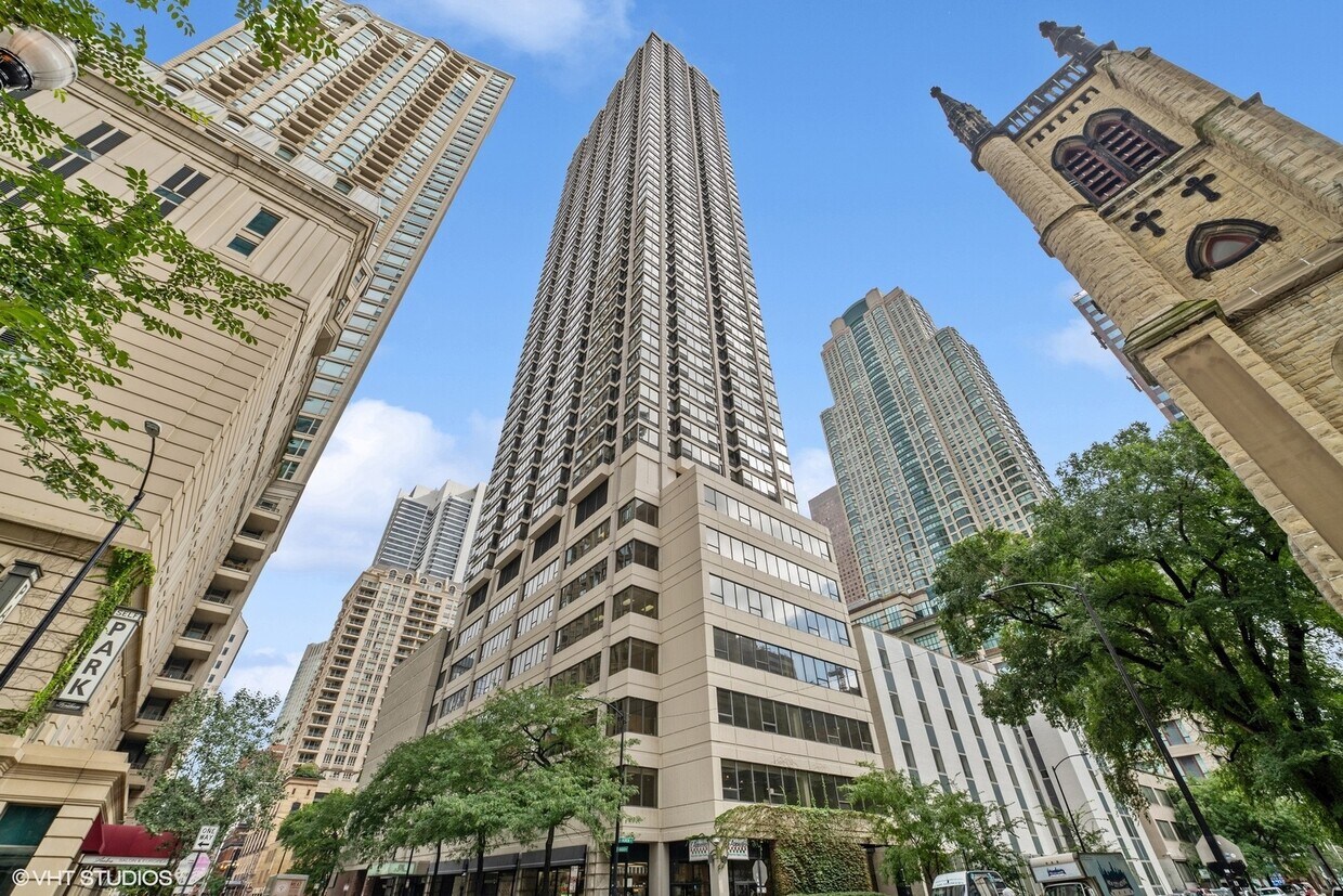 Foto principal - 30 E Huron St
