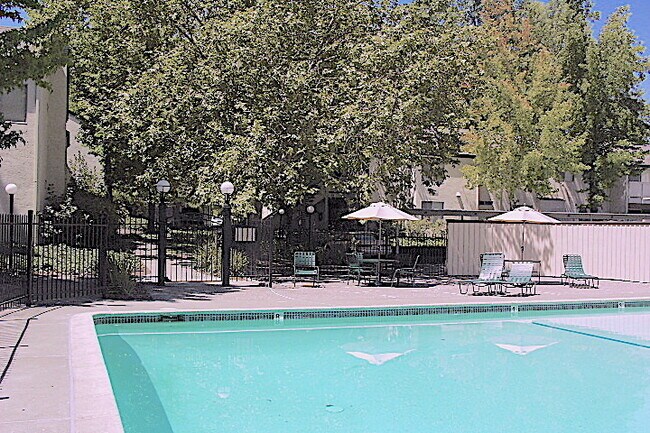 Foto del edificio - Glen Ellen Manor