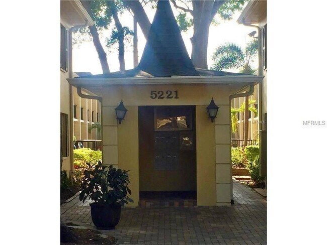 Foto del edificio - 5221 Bayshore Blvd