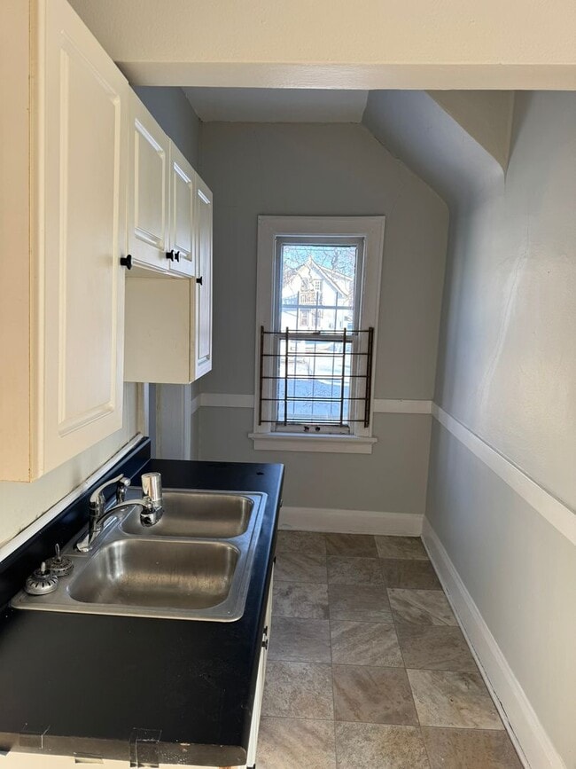 Building Photo - Updated  3-bedroom single family house available NOW!