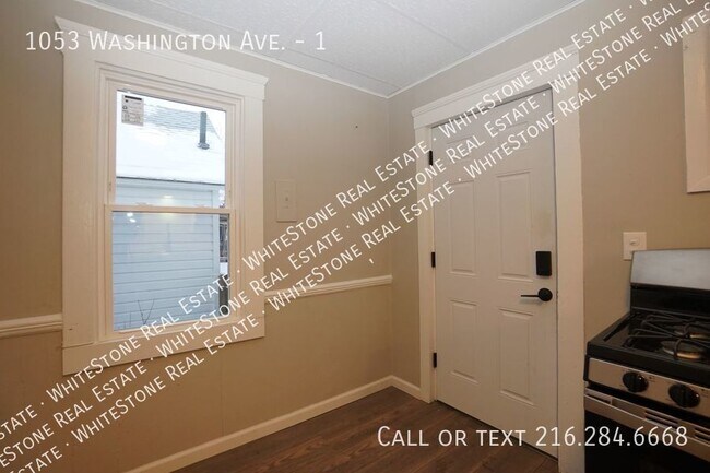 Building Photo - Updated 3 bedroom available now!