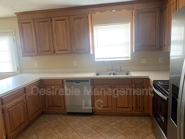 Building Photo - 203 Bradmere Loop