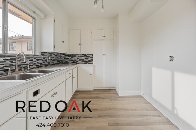 Foto del edificio - ~2 Months FREE~ Stunning One Bedroom Featu...