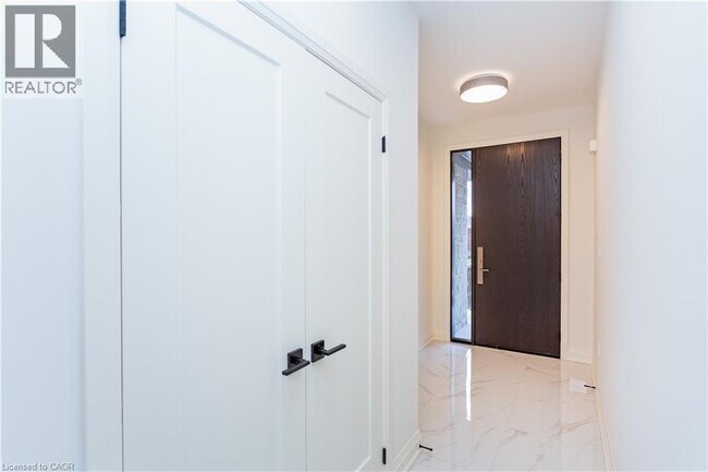 Building Photo - 29 Dana Dr