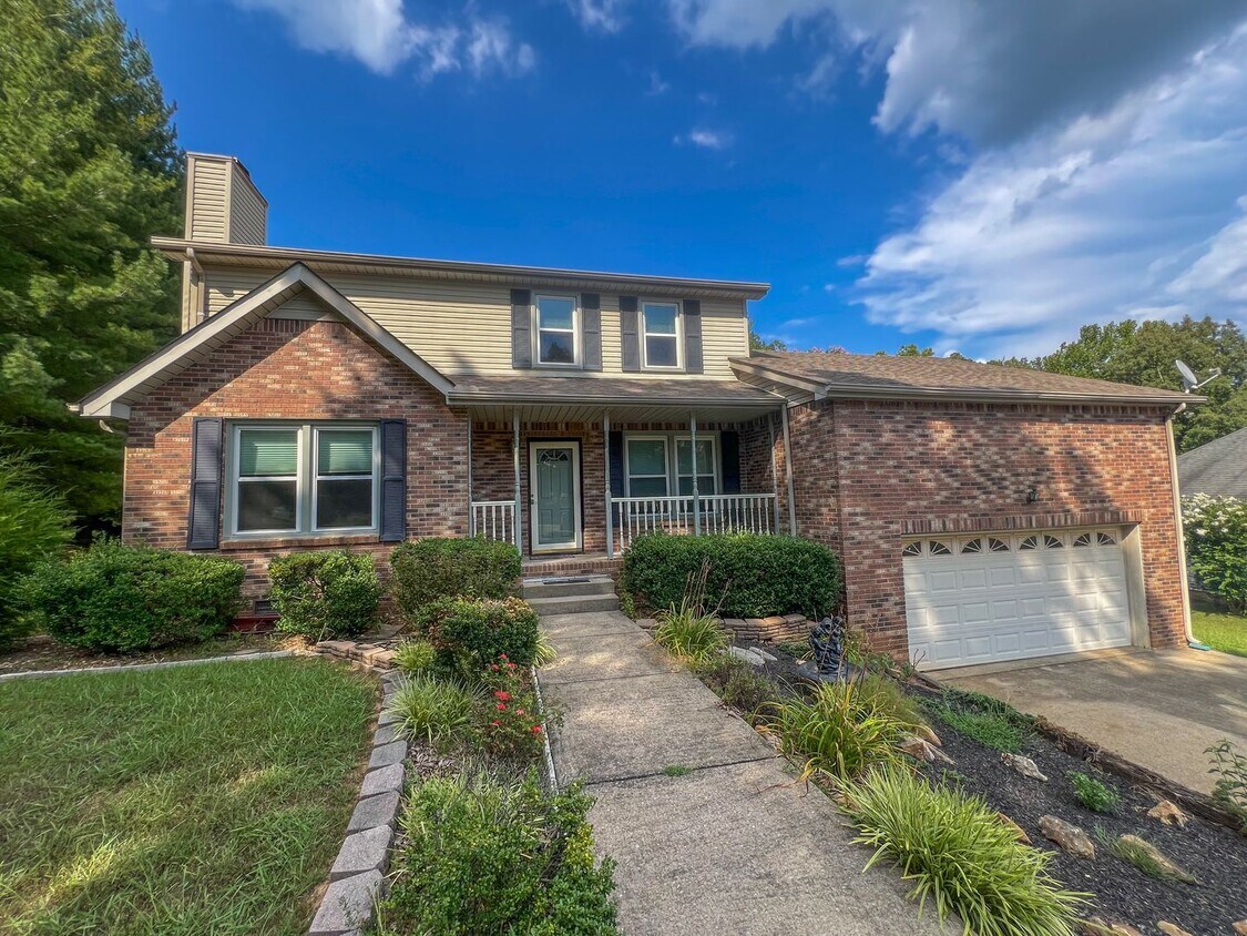 Foto principal - Gorgeous Single-Family Home! Large Deck, B...
