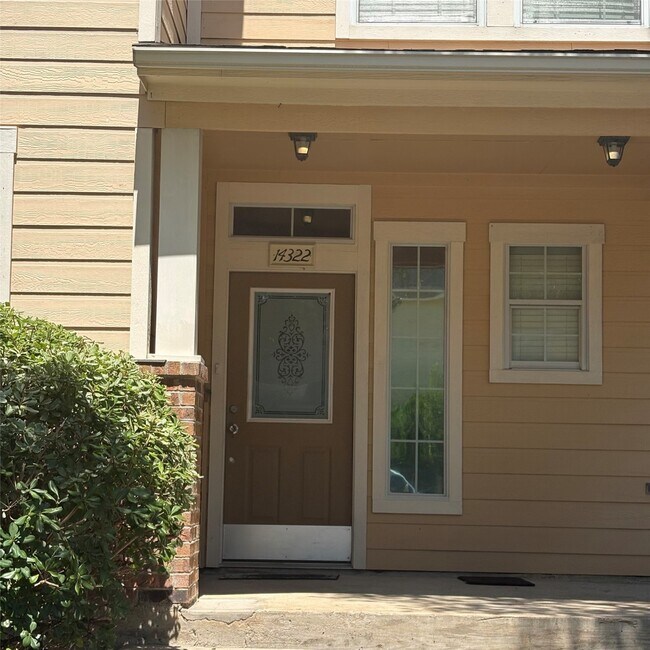 Foto del edificio - 14322 Summer Garden Dr
