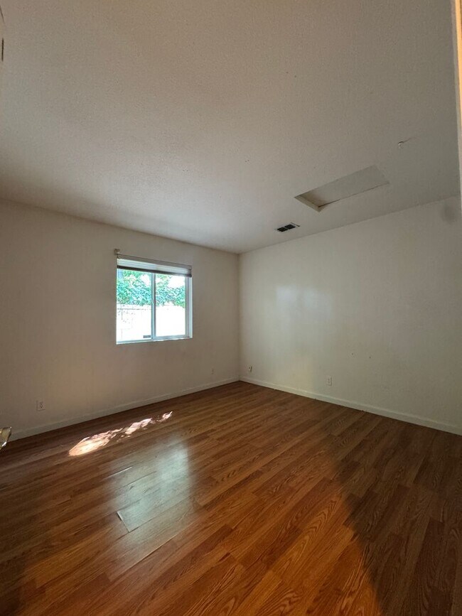Foto del edificio - Beautiful Laguna West Home in Elk Grove, 3 Bedrooms, 2 Bathrooms, Quiet Cul-de-Sac