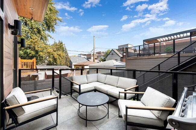 Foto del edificio - 1307 N Bell Ave