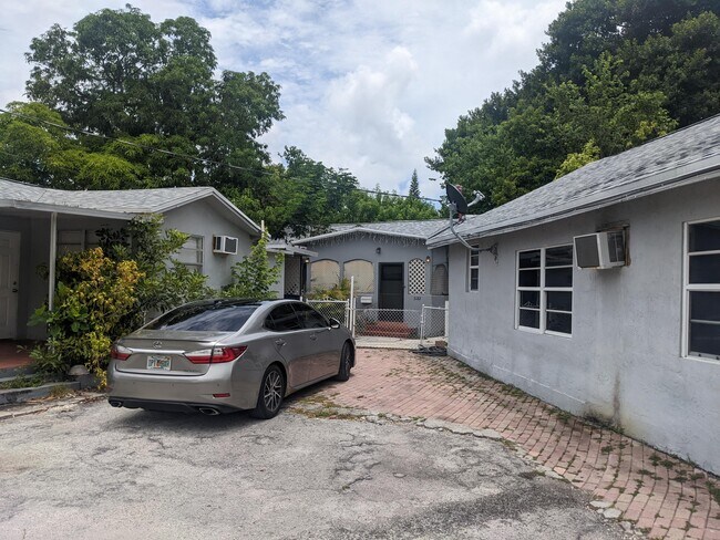 Foto del edificio - 3180 SW 24th St