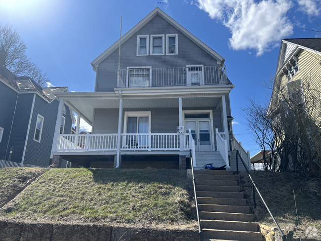 Building Photo - 1527 Fairview Pl