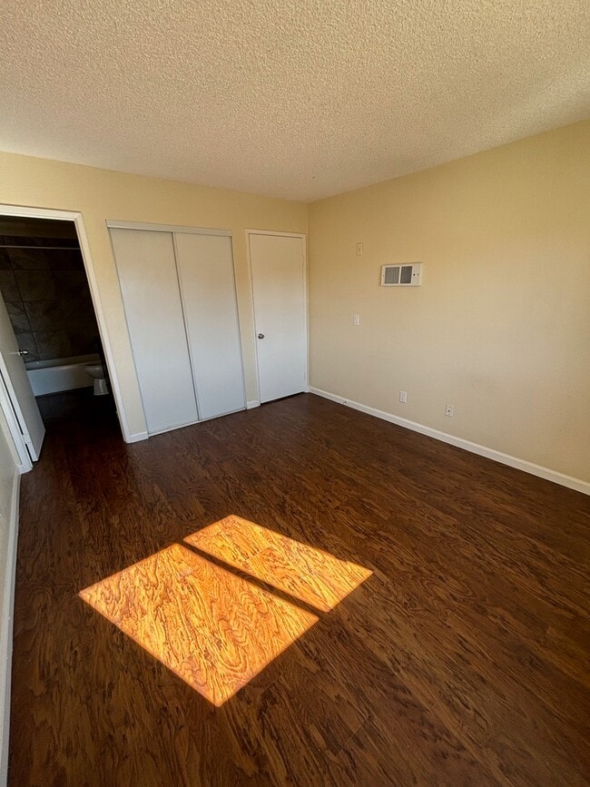 Building Photo - Park View Apartments