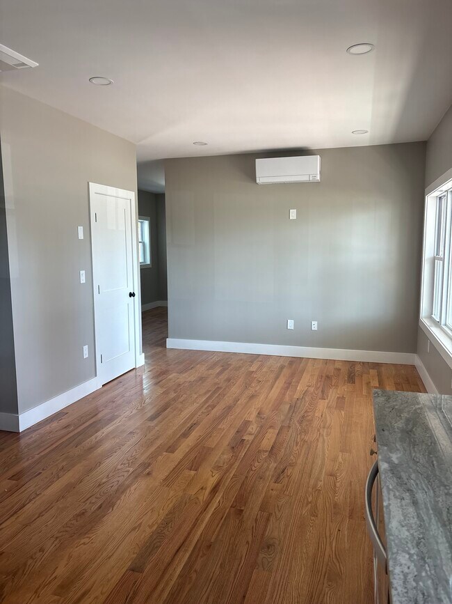 Building Photo - 60 Osgood Ave