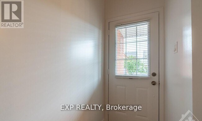Building Photo - 282 Macoun Cir