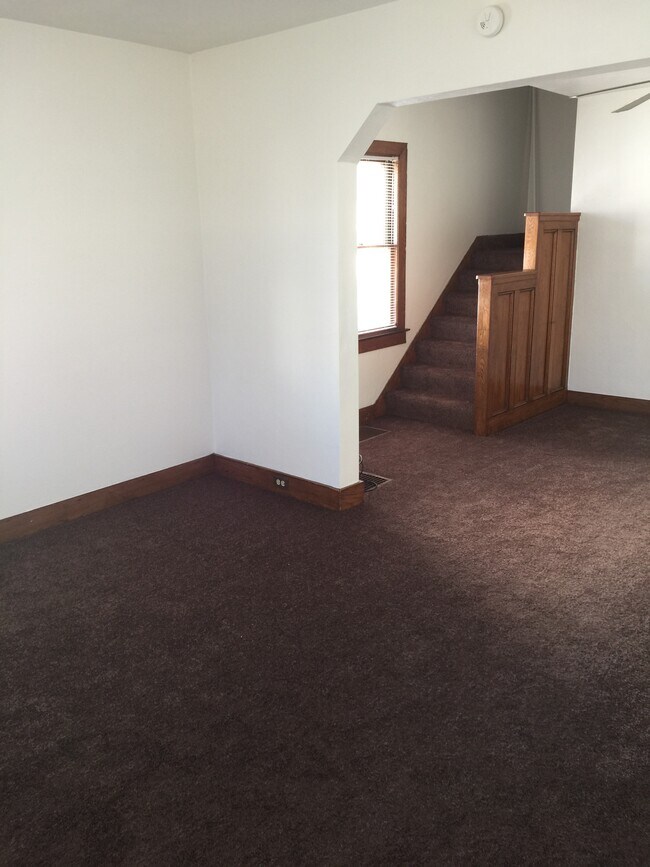 Foto del edificio - 304 Oakdale Rd