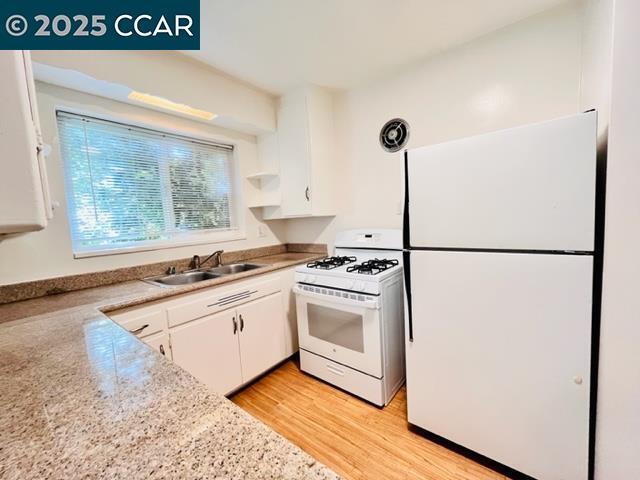 Foto del edificio - 3523 Golden Gate Way