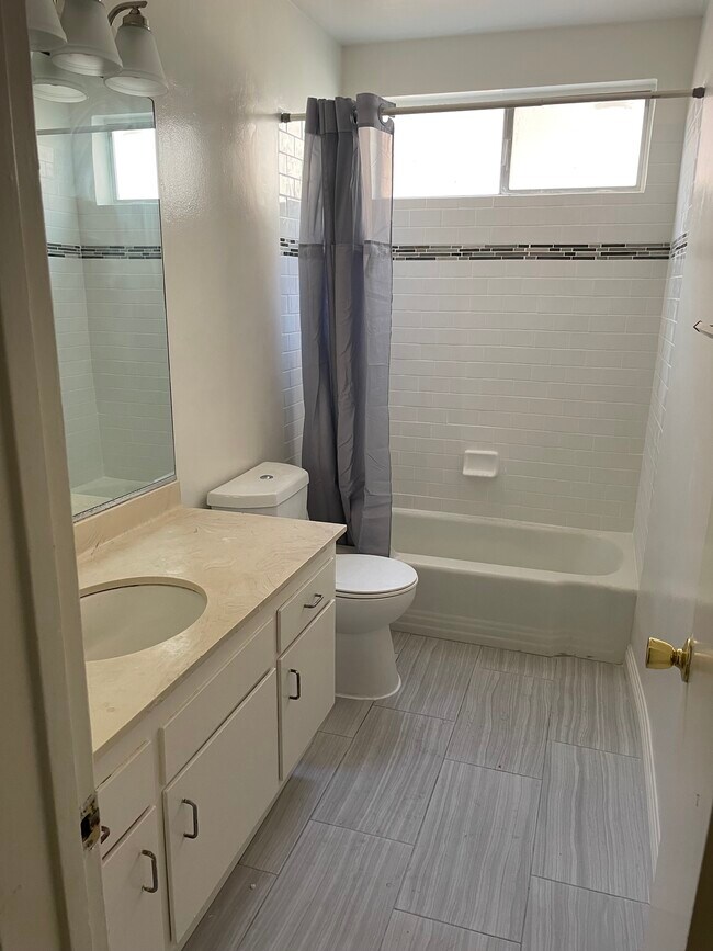 Building Photo - 1440 Centinela Ave