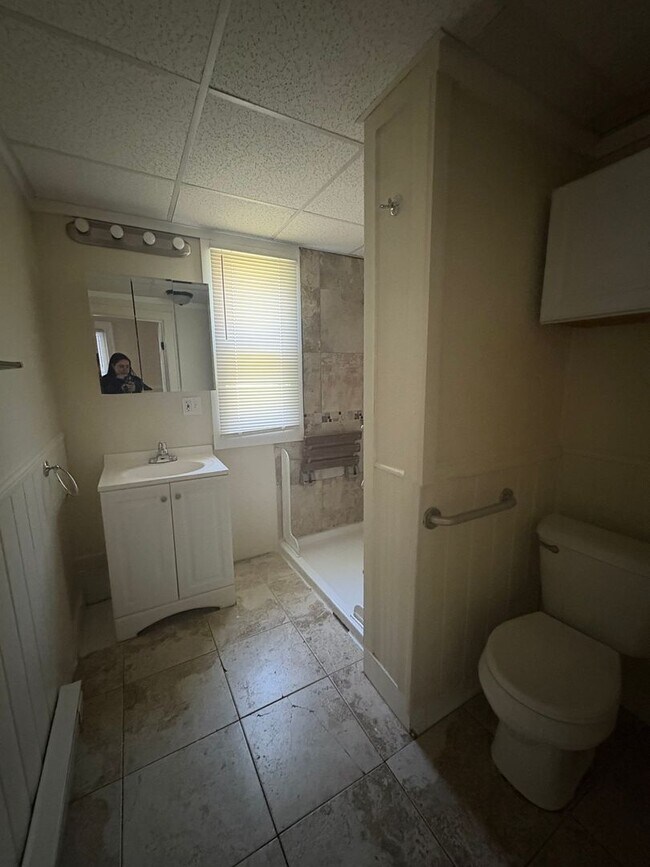 Building Photo - 294 Saratoga St