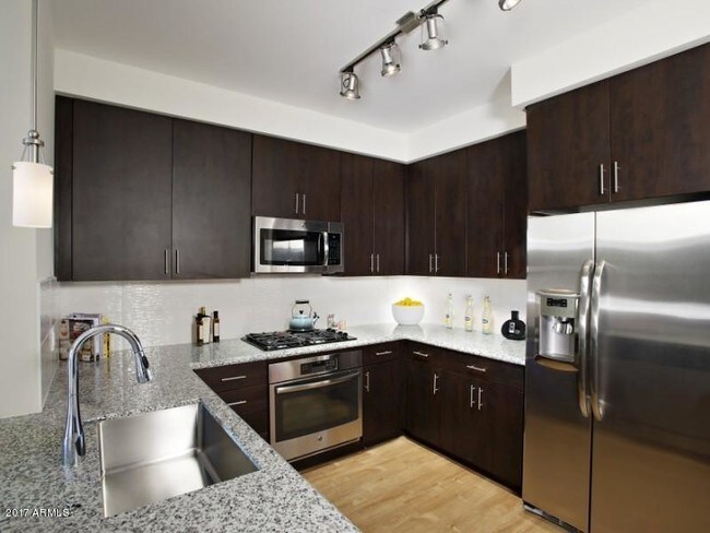 Foto del edificio - 7100 E Lincoln Dr